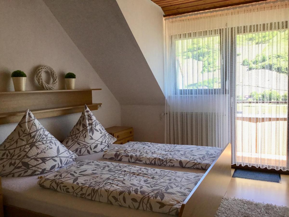 Mosel-Appartements Nehren Zell an der Mosel Esterno foto
